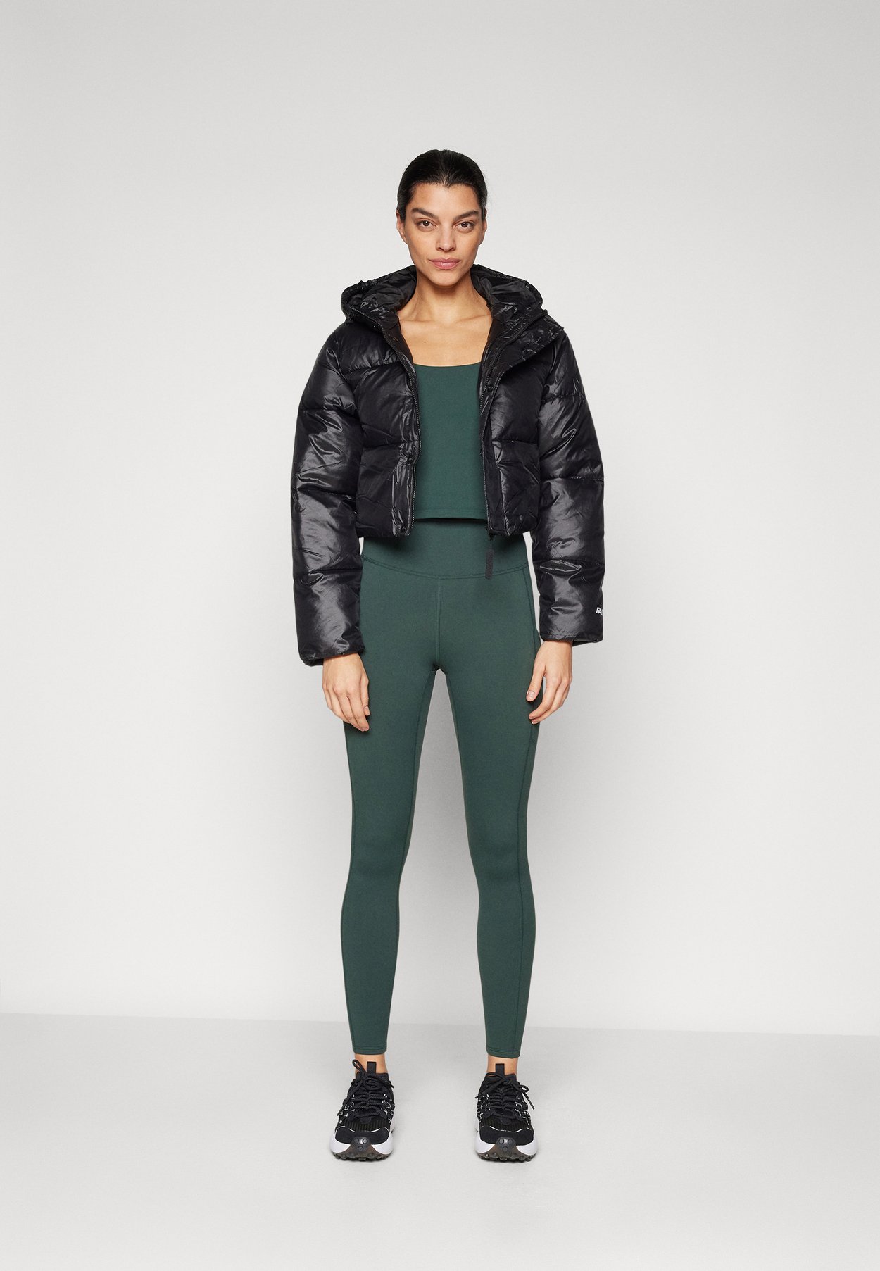 ESSENTIAL CROPPED HOODED PUFFER