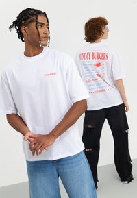 YOURTURN UNISEX - Print T-shirt - white