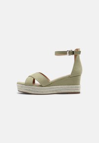 Bullboxer 268003F2T - Platåsandaler - sage