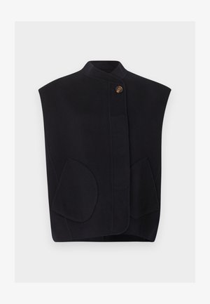 Fekete ujjatlan mellény álló gallérral, nyaknál egyetlen barna gombbal záródik, és két lekerekített elülső zsebbel rendelkezik.