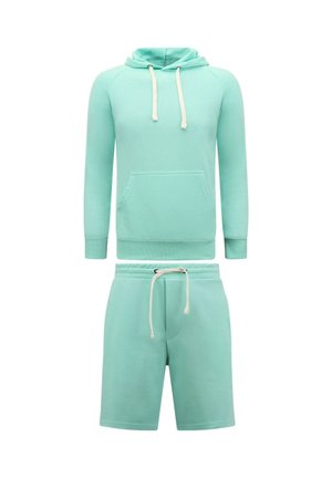 Mintgroene hoodie met voorzak en bijpassende shorts met een taillekoord, weergegeven op een witte achtergrond.