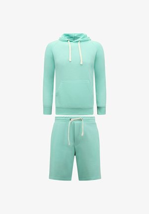 Mintgroene hoodie met voorzak en bijpassende shorts met een taillekoord, weergegeven op een witte achtergrond.