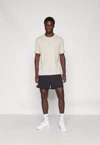 Champion CREWNECK SMALL LOGO - T-shirts print - beige