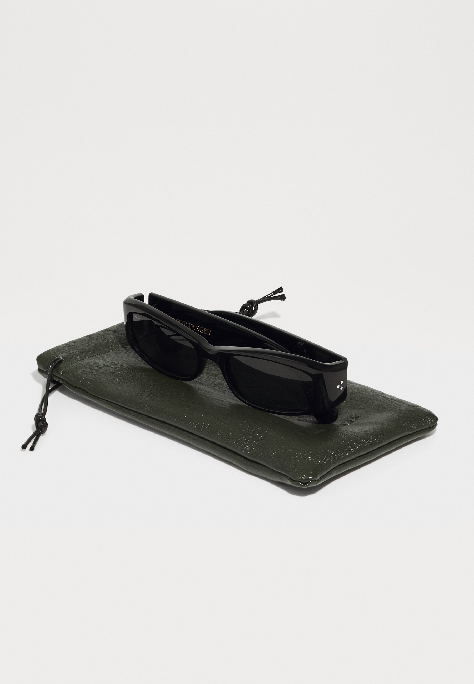 Port Tanger LEILA UNISEX - Sunglasses - black lens/black - Zalando