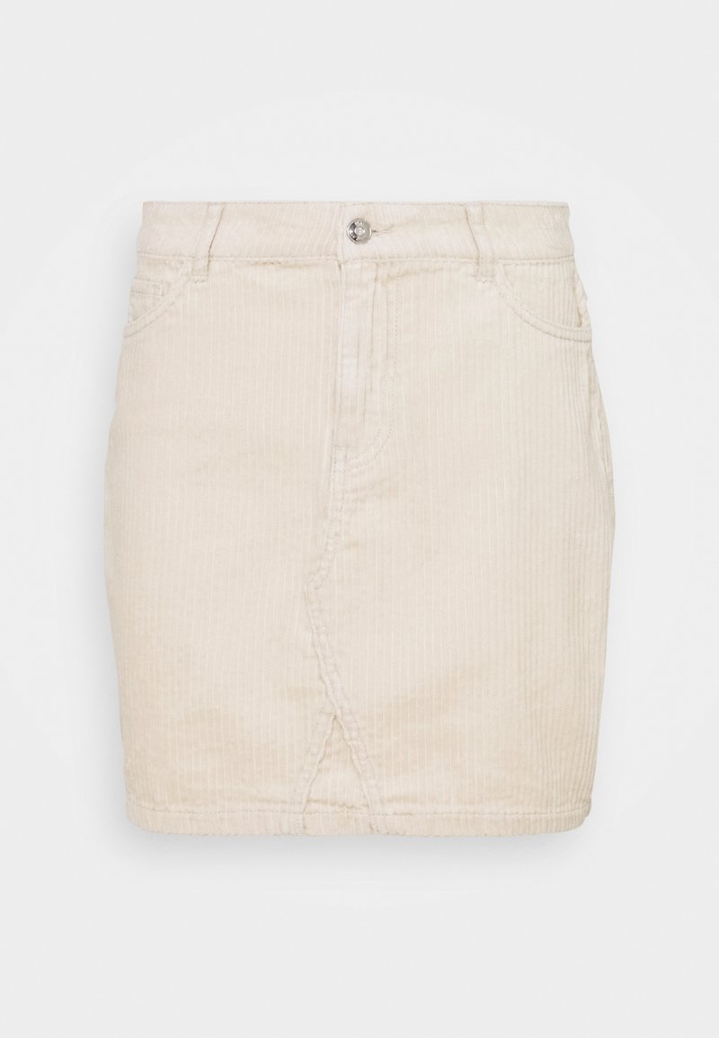 Mini-jupe beige en velours côtelé avec bouton et fermeture éclair à l'avant, poches avant et détails de couture visibles.