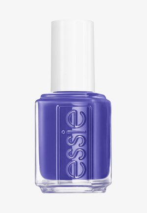Paarse nagellak in een rechthoekige glazen fles met een witte dop. Het etiket toont de merknaam "essie" in reliëfletters.