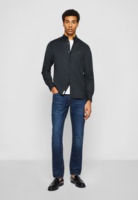 Tommy Hilfiger CORE FLEX REGULAR FIT - Skjorter - black