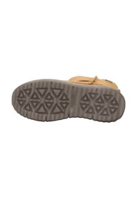 Stivale in suede marrone con suola in gomma testurizzata caratterizzata da motivi triangolari. Lacci e dettagli di cucitura marrone chiaro lungo il bordo superiore.