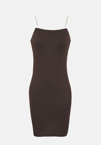 Φόρεμα χωρίς μανίκια σε σκούρο καφέ, στενή εφαρμογή, με λεπτούς λευκούς ώμους και ευθεία γραμμή στo ντεκολτέ.