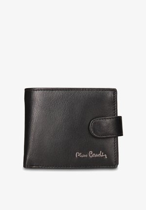 Zwarte leren portemonnee met een gestructureerde afwerking, een omvouwbare klep met druksluiting en een zilveren logo-accent rechtsonder.