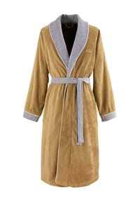 Hellbrauner Bademantel aus Frottee mit einem grauen, gemusterten Schalkragen und Manschetten, ausgestattet mit einem passenden Gürtel und dezentem Markenlogo auf der Brust.