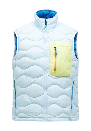 Lyseblå puffervest med høj krave, med en gul lynlåslomme og blå accenter, teksturerede bølgemønstre på stoffet.