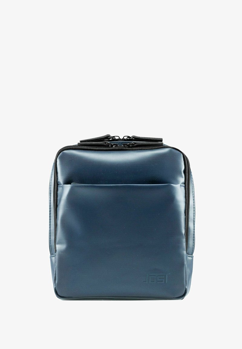 Borsa imbottita di colore blu scuro con superficie testurizzata, dotata di chiusura a doppio zip e un logo in rilievo discreto sul davanti.