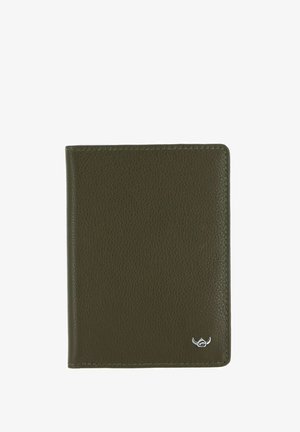 Portefeuille en cuir texturé vert foncé avec des bords arrondis et un petit logo argenté avec des cornes dans le coin inférieur droit.