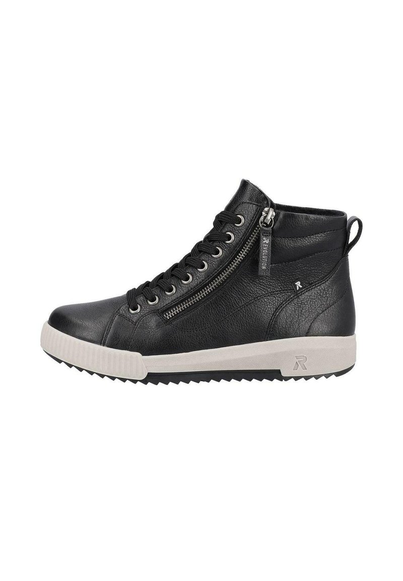 Baskets haute en cuir noir avec lacets et fermeture éclair sur le côté, semelle en caoutchouc et accents blancs. Fini texturé avec un design de semelle contrasté.
