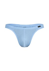 Hellblaues Herren-Thong-Unterwäsche mit einem schmalen Bund und einem kleinen schwarzen Markenetikett an der Seite.