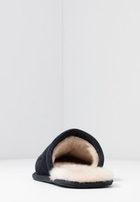 UGG SCUFF - Chinelos - true navy