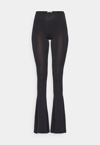 Pantalon noir taille haute évasé avec une coupe ajustée au niveau des cuisses et un évasement plus large des genoux aux chevilles, présenté sur un fond uni.