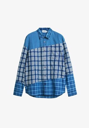 Langärmeliges Hemd mit Knopfleiste, bestehend aus drei blauen Stoffabschnitten mit Mustern: kleine Karos, großes Gitter und mittleres Kariert, inklusive Kragen.