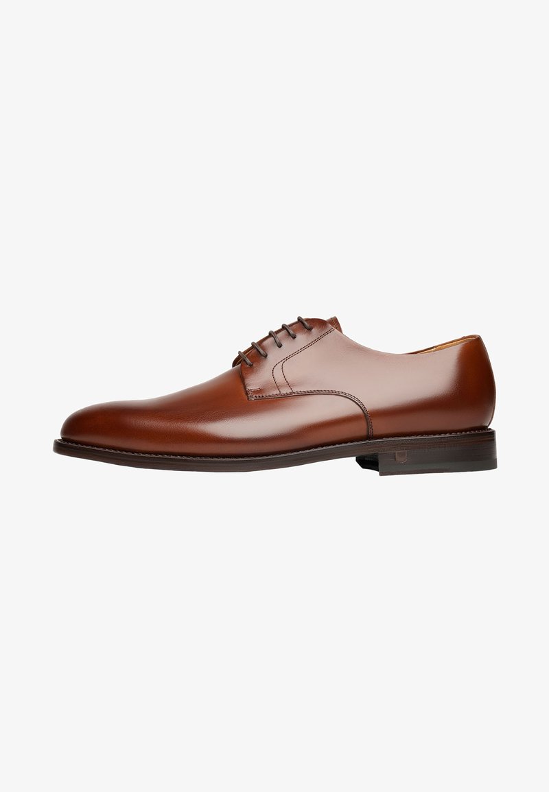 Scarpa da uomo in pelle marrone con un design elegante, superficie liscia, punta rotonda e lacci minimalisti con cinque occhielli.