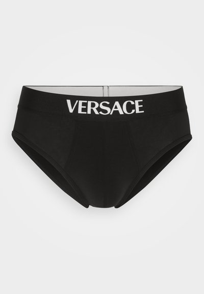 Sorte undertøy med en glatt overflate, med en bred hvit elastisk midje med "VERSACE"-merke og en klassisk boksershortsform.