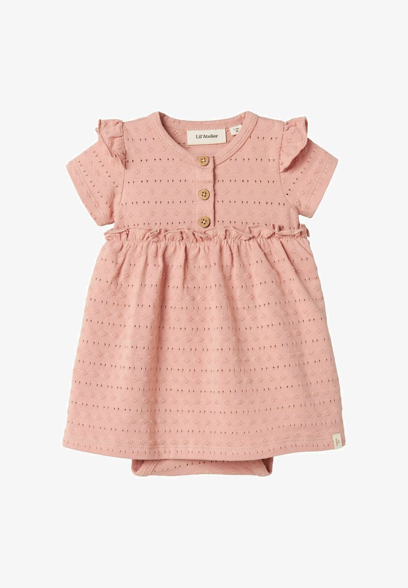 Różowa bawełniana sukienka z krótkimi rękawami, falbanami, guzikiem z przodu i marszczoną talią. Teksturowana tkanina z małymi wzorzystymi detalami.