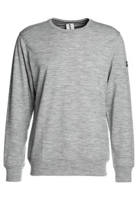 Sudadera de manga larga color gris claro con una superficie texturizada, cuello redondo y puños acanalados. Presenta un pequeño logo en la manga izquierda.