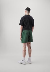 Nike Sportswear CLUB FLOW - Šortai - fir