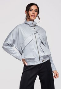 Non sélectionné, blue