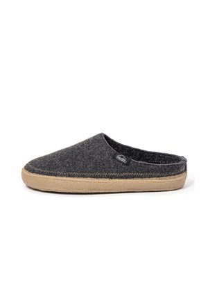 Zapatilla gris de fieltro tipo slip-on con suela beige y pequeña etiqueta de tela negra en el lateral, mostrada de perfil sobre fondo blanco.