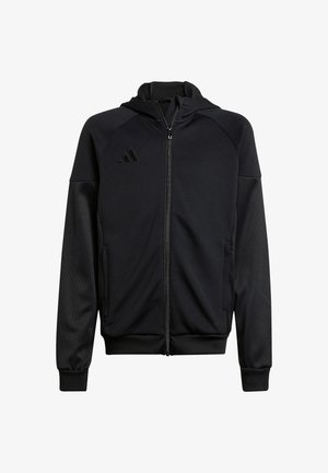 Veste de sport zippée noire avec capuche. Comprend un tissu texturé sur les manches et les côtés, des poignets côtelés, et un logo discret sur la poitrine.