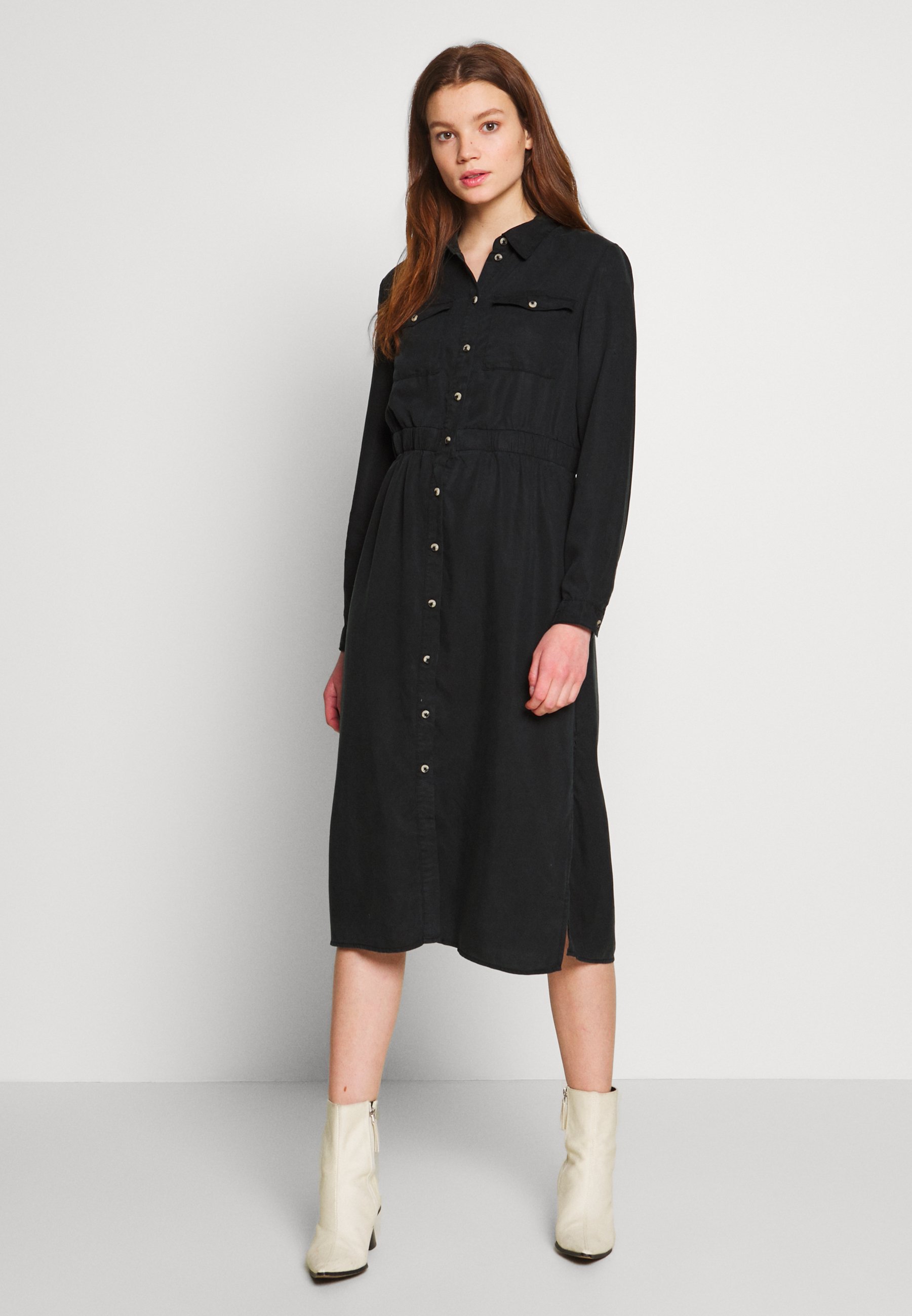 Pieces PCNOLA Kjole black Zalando.no PIECES Tall PCNOLA DRESS - Skjortekjole - black