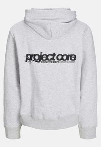 Grauer Kapuzenpullover mit "project core" und "CREATIVE DEPT." in schwarzer Schrift auf dem Rücken. Rippbündchen und Saum.