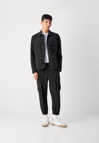 BOSS CHESTER - Παντελόνι cargo - black