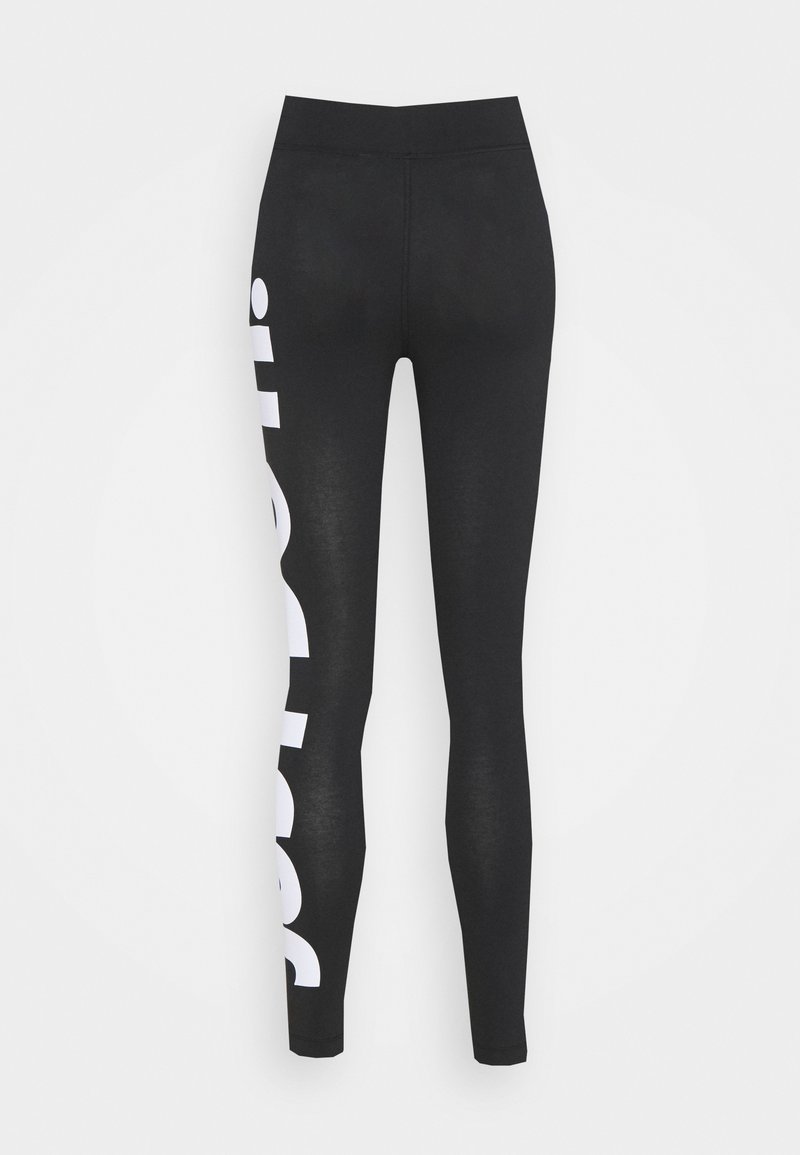 Schwarze Leggings mit einem weißen Logo, das vertikal auf der linken Seite gedruckt ist. Hergestellt aus einem dehnbaren Material mit einer figurbetonten Passform.