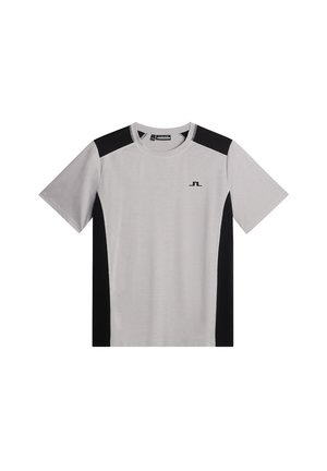 Szary i czarny t-shirt z krótkim rękawem, wykonany z miękkiej tkaniny, z kontrastującymi panelami na ramionach i małym logo na piersi.