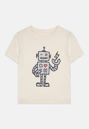Kremkrāsas īsām piedurknēm T-krekls ar izšūtu robota dizainu, kas ietver sirdi, zibens un ir konturēts tumši zilos toņos. Mīksta kokvilnas audums.