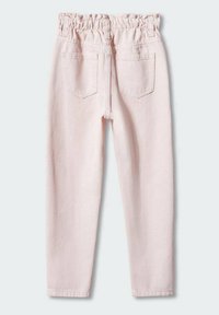 Pantalones de mezclilla rosa claro con cintura elástica, que cuentan con dos bolsillos traseros y un diseño de pierna ajustada. Textura suave, construcción sencilla.