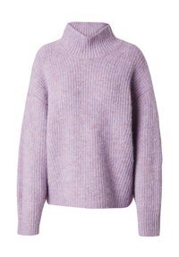 Lila gestrickter Pullover mit hohem Kragen, gerippter Textur, lockerer Passform und überschnittenen Schultern. Weiches Material mit einem dezenten Ombre-Effekt.