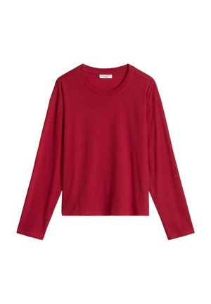 T-shirt rouge à manches longues avec col rond, design simple, ourlet droit et coutures visibles aux épaules sur fond blanc.