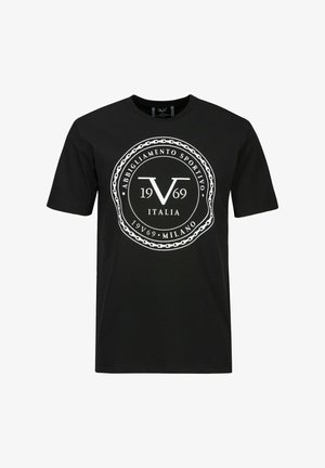 Zwarte katoenen T-shirt met een ronde afbeelding met "V 1969" en "Abbigliamento Sportivo Italia" in het wit, met een cirkelontwerp van kettingen.
