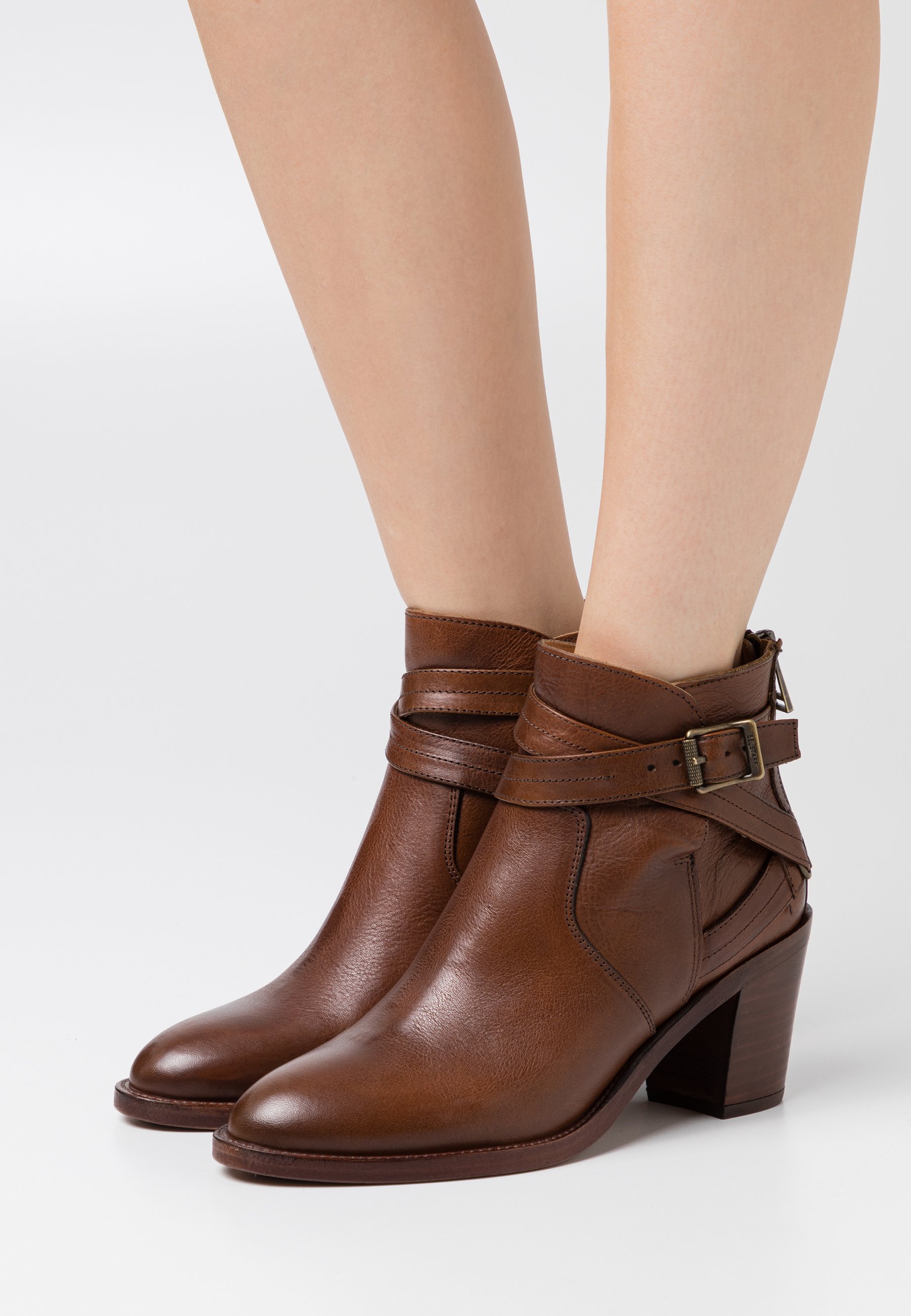 Ropa y zapatos de mujer | La mejor selección en Zalando