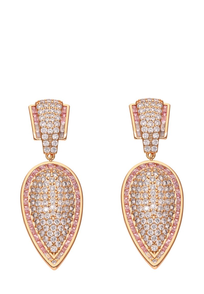Zlaté náušnice ve tvaru slzy, zdobené čirými a růžovými krystaly a s texturovaným designem na povrchu.