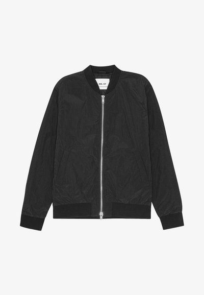 Schwarze Bomberjacke aus einem glatten, leichten Stoff, mit Reißverschluss, gerippten Bündchen und Saum sowie Seitentaschen. Einfaches, geradliniges Design.