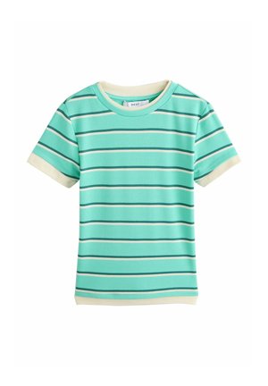 Kortærmet turkis T-shirt med cremefarvede, mørkegrønne og lyseblå vandrette striber samt cremefarvet krave og manchetter.