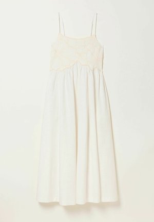 Valkoinen hihaton midimekko ohuilla olkaimilla, jossa on kukallinen pitsiyläosa ja kerätty, laskeutuva hame.