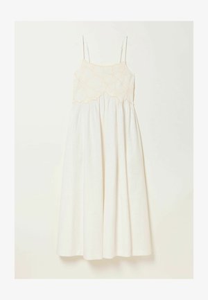 Biele midi šaty bez rukávov s tenkými ramienkami, s kvetinovým čipkovým korzetom a nazberanou, prúdiacou sukňou.