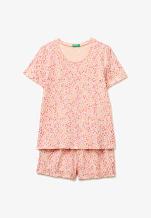 Roze korte mouw pyjamaset met een klein rood, oranje en paars bloemmotief, met een ronde hals en bijpassende korte broek.