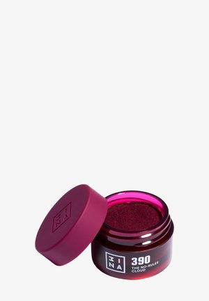 Petit pot ouvert de blush crème rose foncé avec couvercle assorti à côté, étiqueté "3INA 390 The No-Rules Cloud."