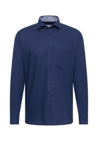 Navy knoopshirt met lange mouwen, een enkele borstzak en een gepatterneerde binnenkraag. Glad stof met een getailleerde pasvorm.